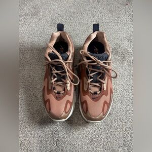 NIKE AIR MAX 200 Shoes Womens Size 6.5 Metallic red/bronze sparkle